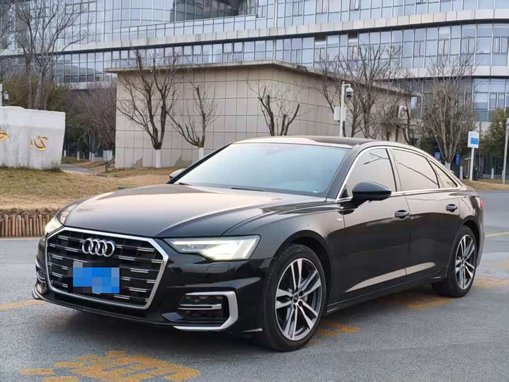 Фото 1 - Audi A6L