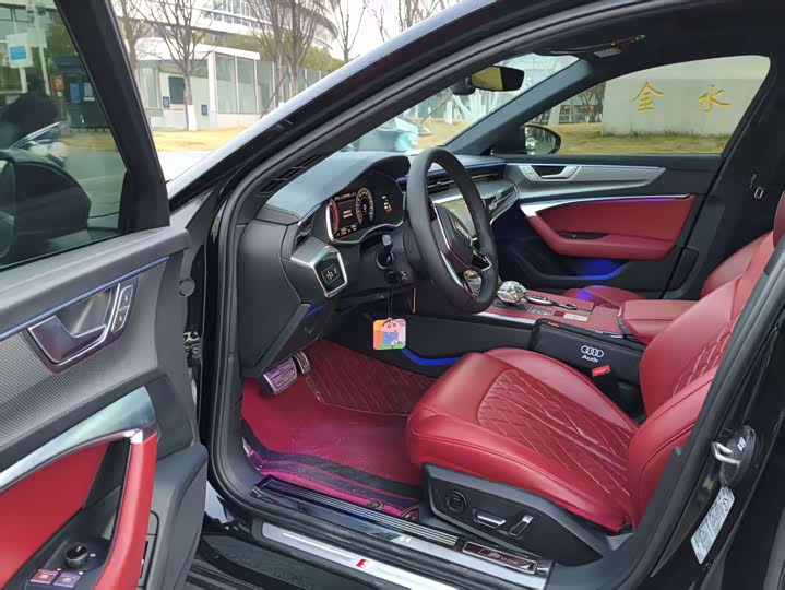 Фото 4 - Audi A6L