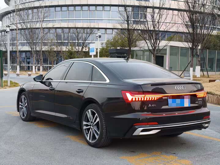 Фото 7 - Audi A6L