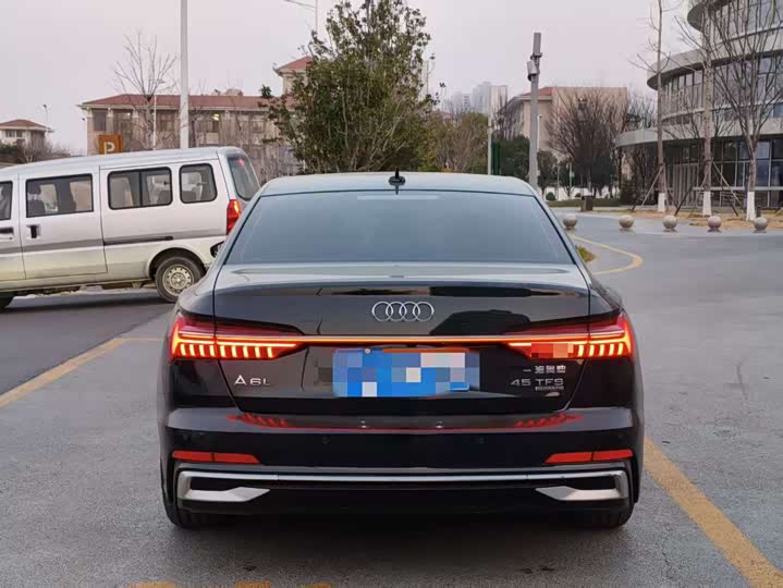 Фото 8 - Audi A6L