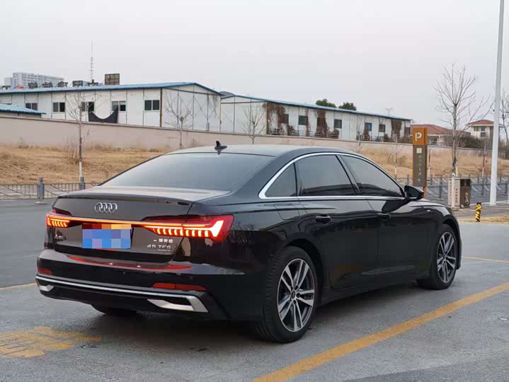 Фото 9 - Audi A6L