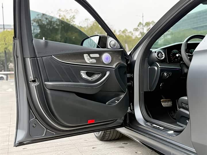 Фото 5 - Mercedes-Benz E-Class AMG