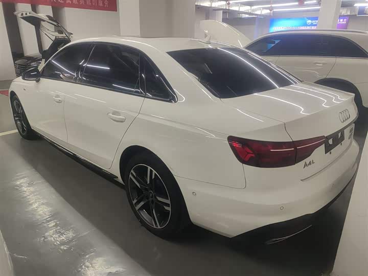 Фото 5 - Audi A4L