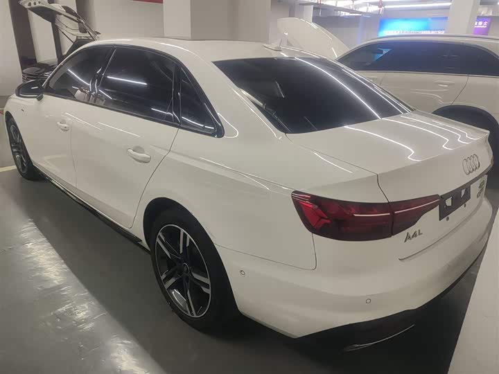 Фото 6 - Audi A4L