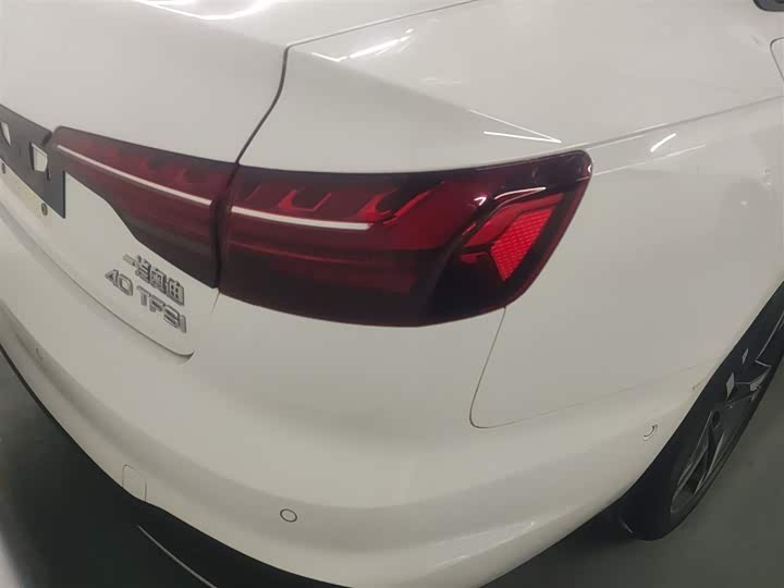 Фото 8 - Audi A4L