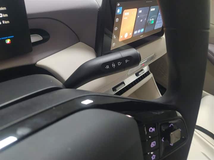 Фото 6 - MG Motor 4 EV