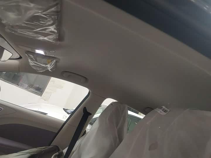 Фото 8 - MG Motor 4 EV