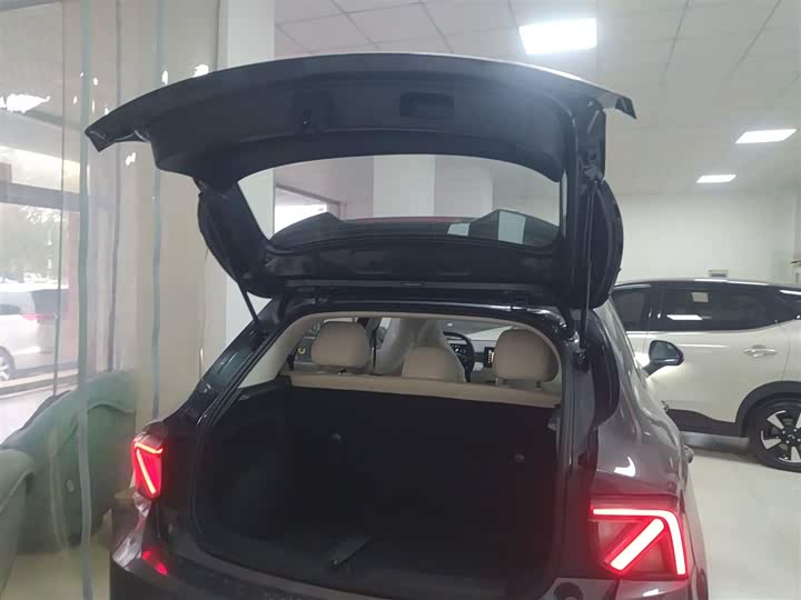 Фото 9 - MG Motor 4 EV