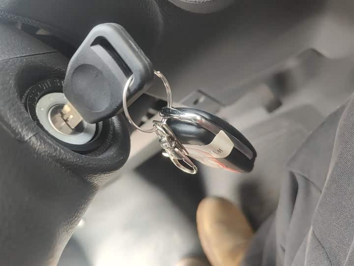 Фото 9 - Dongfeng EM27