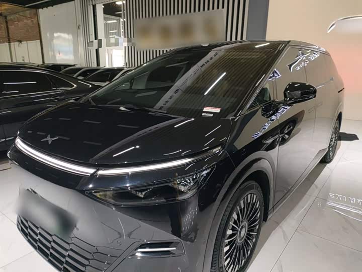 Фото 1 - XPeng X9