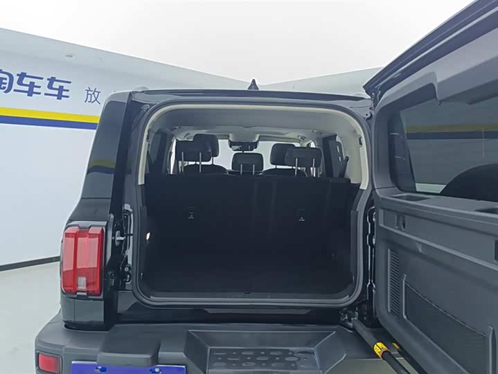 Фото 4 - Tank 300