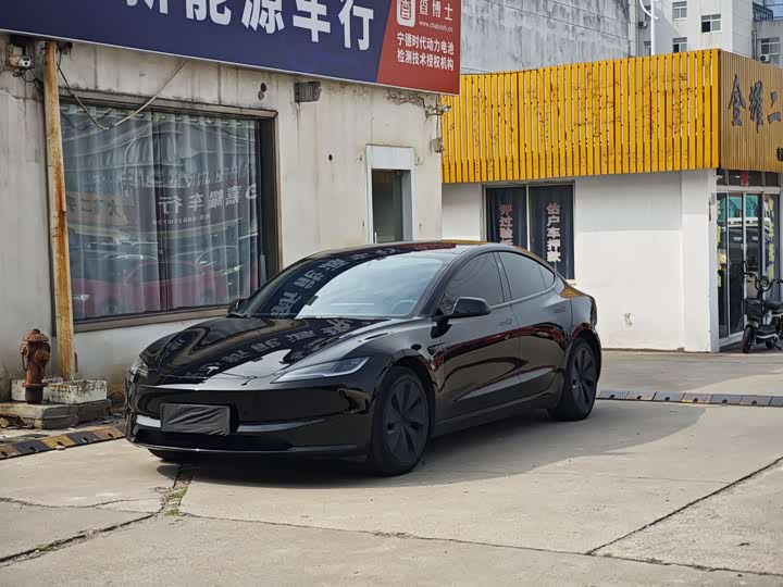 Фото 1 - Tesla Model 3