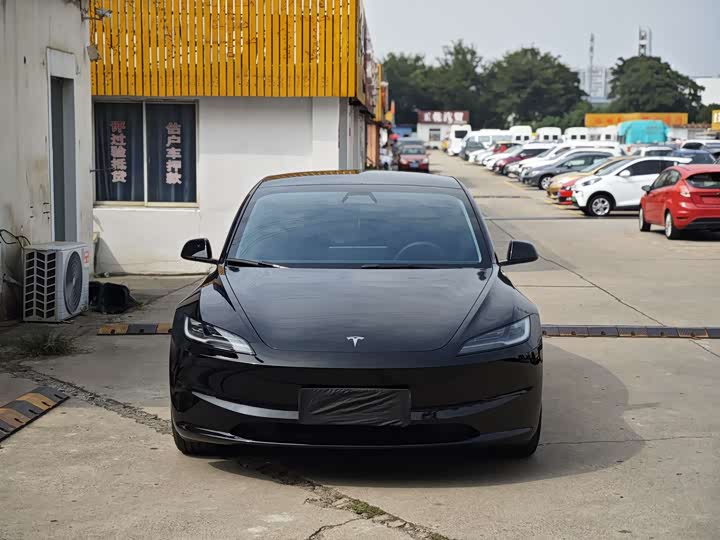 Фото 3 - Tesla Model 3