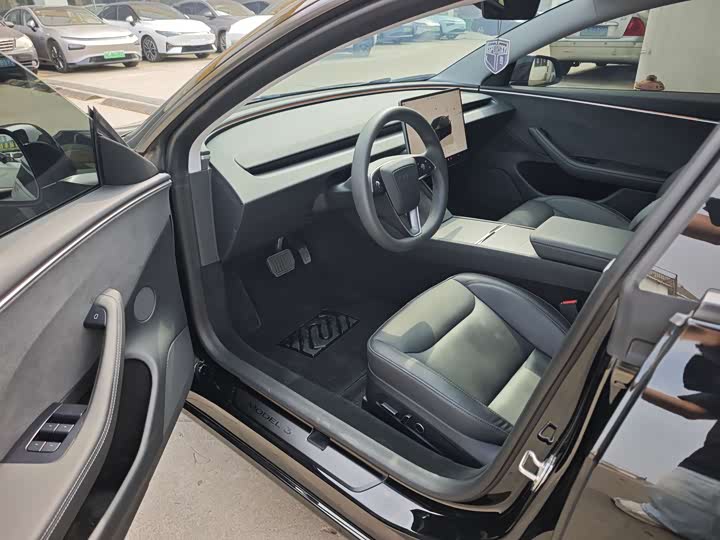 Фото 8 - Tesla Model 3