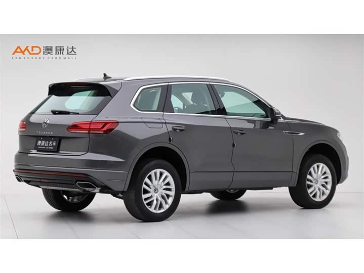 Фото 3 - Volkswagen Touareg