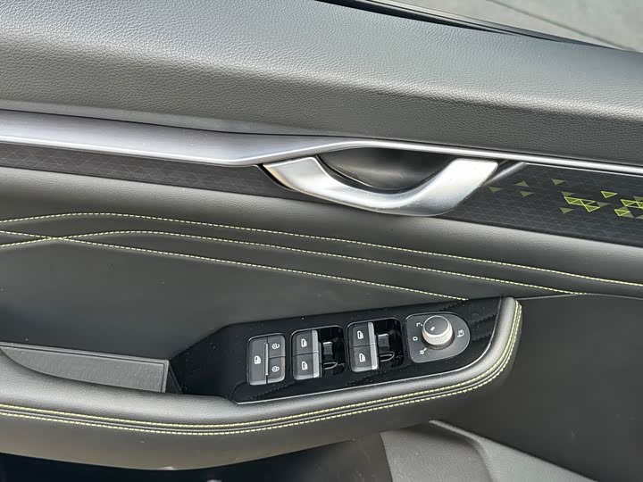 Фото 8 - Geely Preface