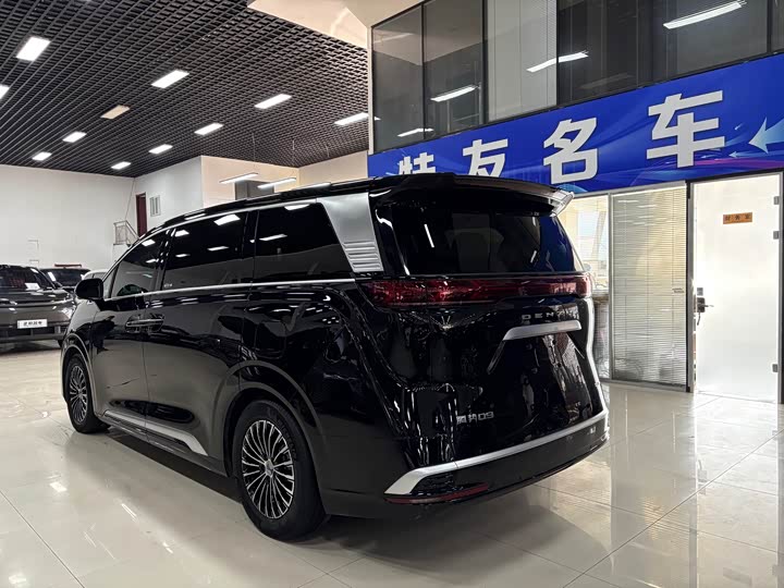 Фото 4 - Denza D9