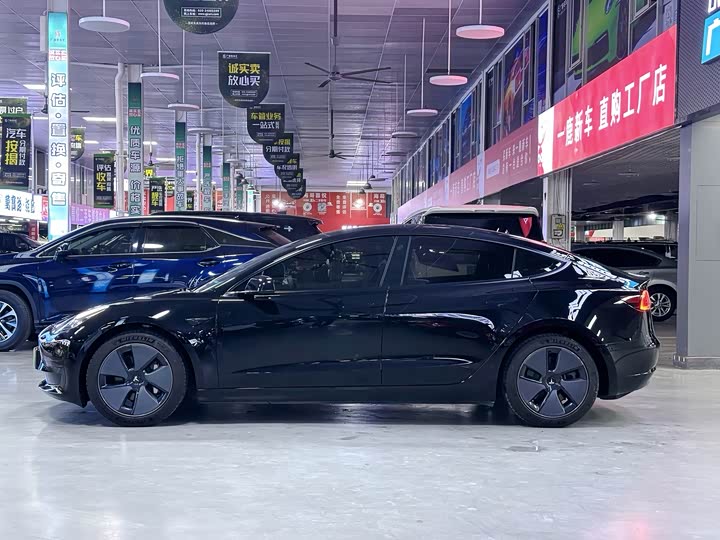 Фото 3 - Tesla Model 3