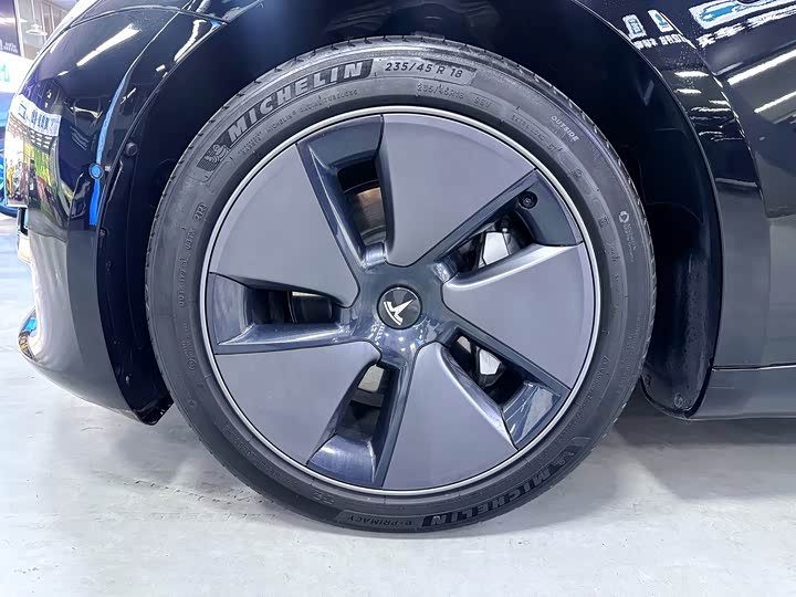 Фото 8 - Tesla Model 3