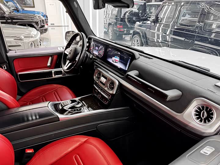 Фото 9 - Mercedes-Benz G-Class