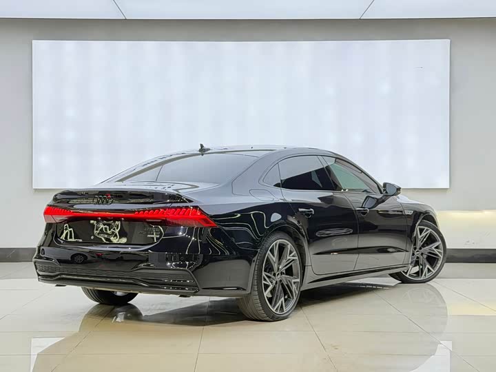 Фото 9 - Audi A7L