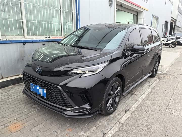 Фото 1 - Toyota Granvia