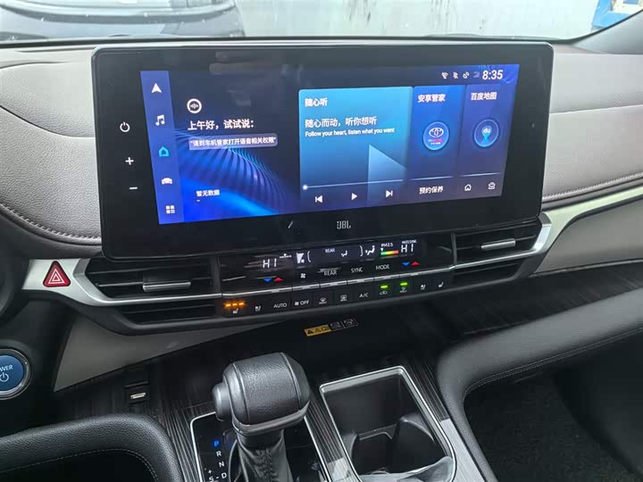 Фото 3 - Toyota Granvia