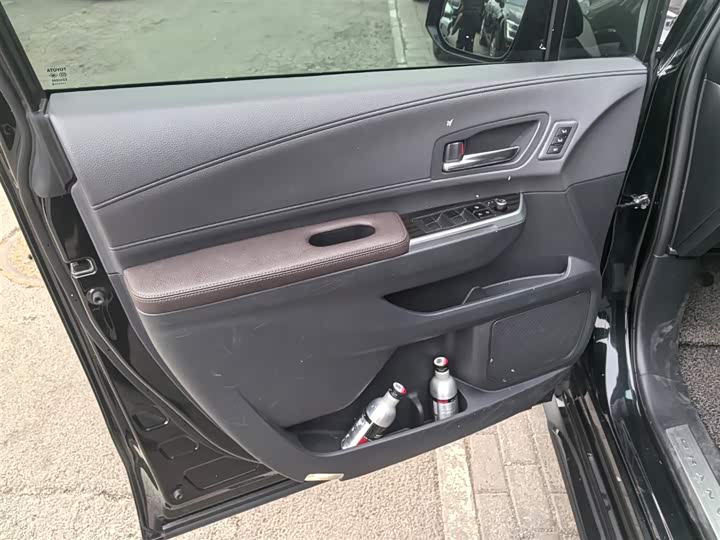 Фото 6 - Toyota Granvia