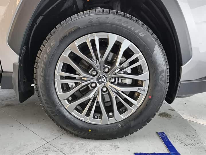 Фото 6 - Toyota Wildlander