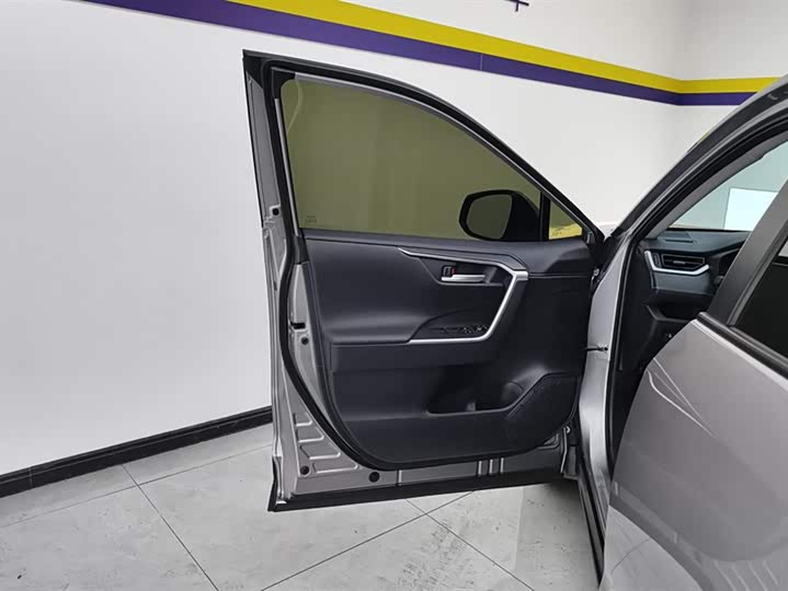 Фото 7 - Toyota Wildlander