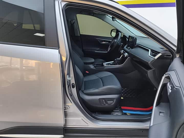 Фото 8 - Toyota Wildlander