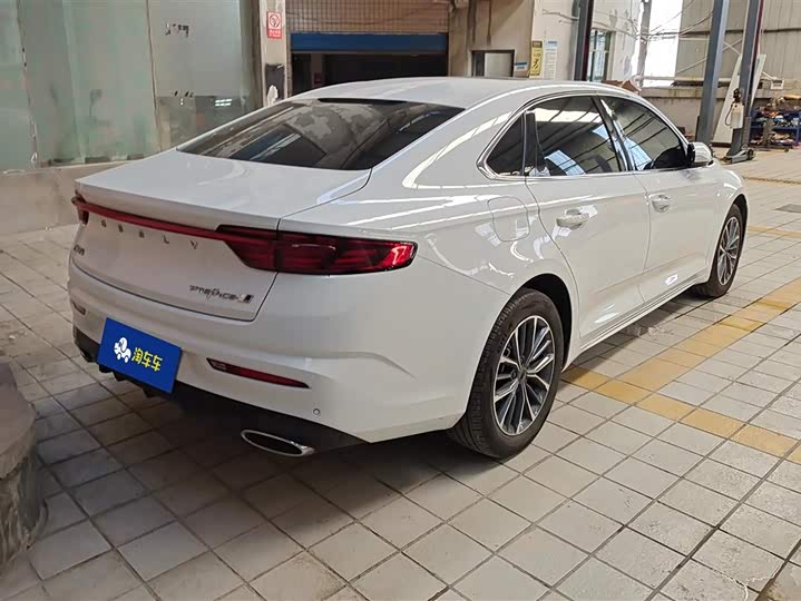 Фото 3 - Geely Preface