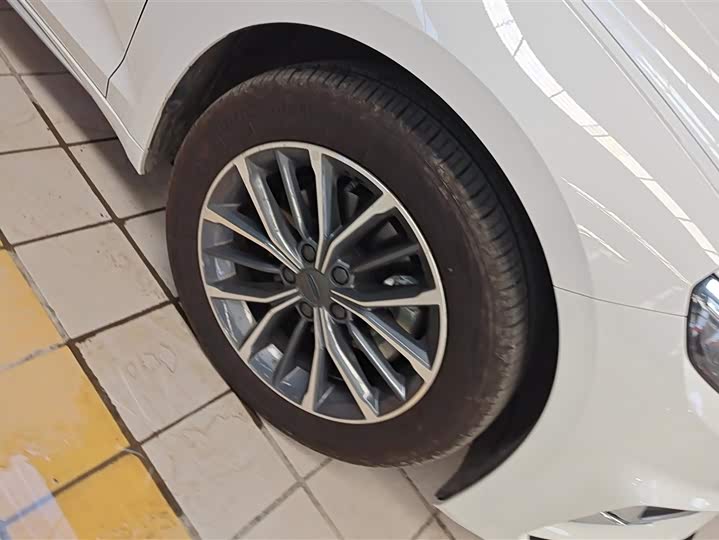 Фото 6 - Geely Preface