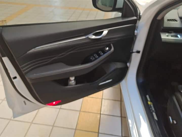 Фото 7 - Geely Preface