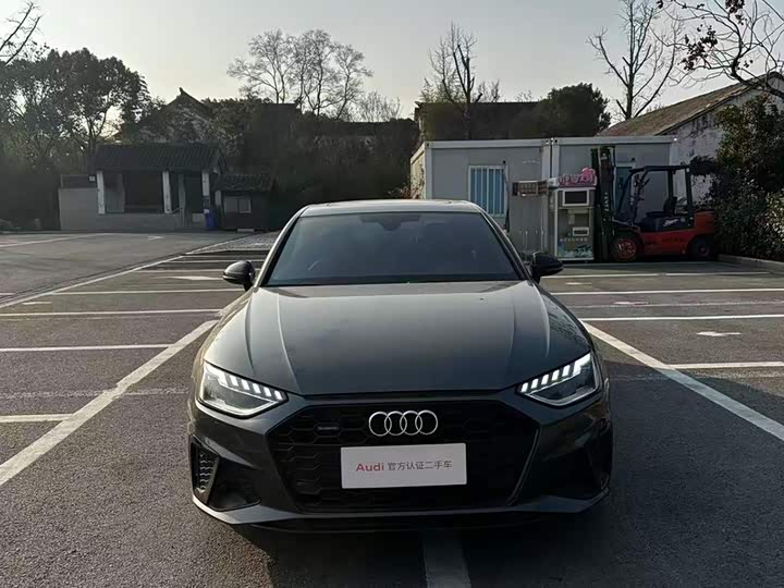 Фото 2 - Audi A4L