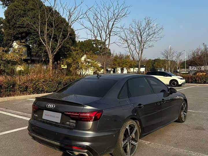 Фото 3 - Audi A4L