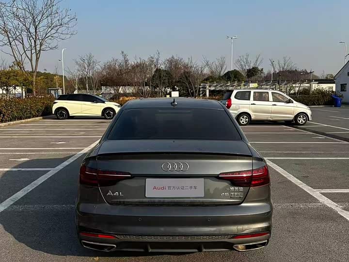 Фото 4 - Audi A4L