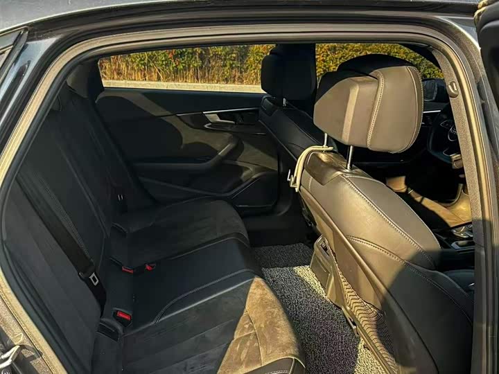 Фото 9 - Audi A4L