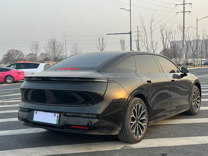 Фото 6 - Zeekr 007