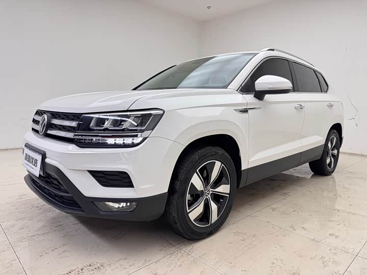 Фото 1 - Volkswagen Tharu