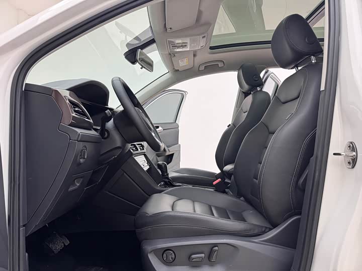 Фото 7 - Volkswagen Tharu