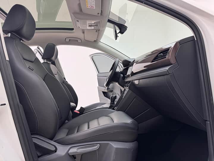 Фото 8 - Volkswagen Tharu