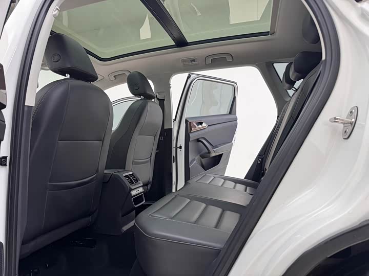 Фото 9 - Volkswagen Tharu