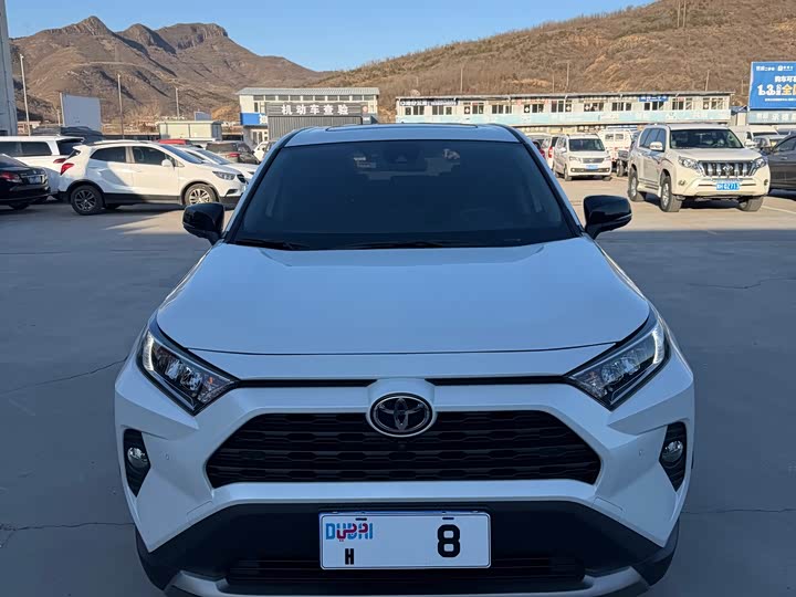 Фото 2 - Toyota RAV4