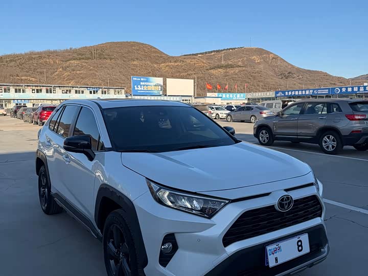 Фото 3 - Toyota RAV4