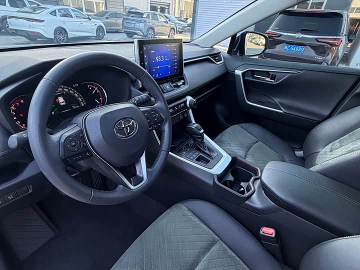 Фото 4 - Toyota RAV4