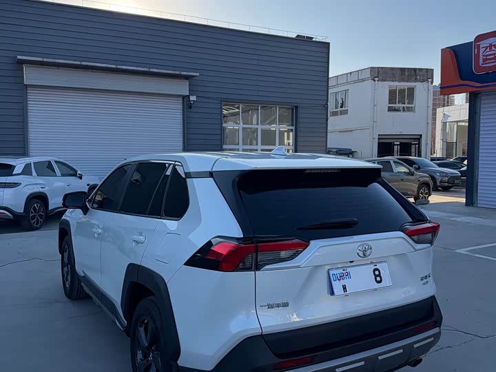 Фото 7 - Toyota RAV4