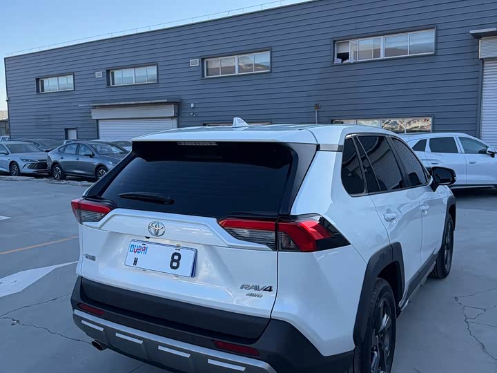 Фото 9 - Toyota RAV4