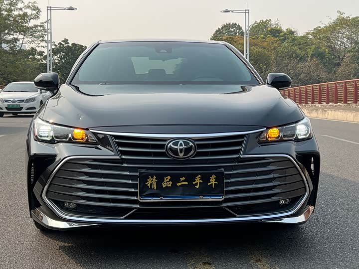 Фото 2 - Toyota Avalon