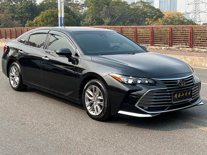 Фото 3 - Toyota Avalon